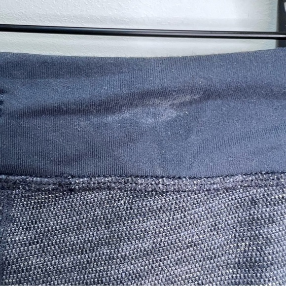 Lululemon Grey Flare Capri Pants Size 2 - Picture 7 of 11